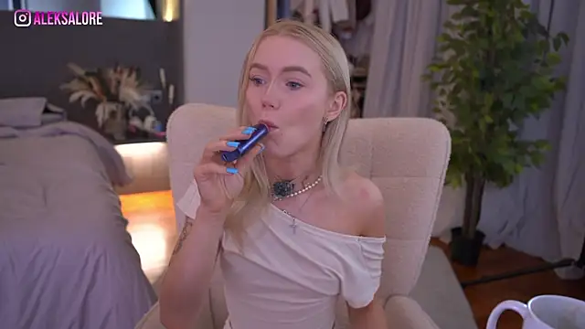 LexieLoree online show from 04-01-26, 02:34