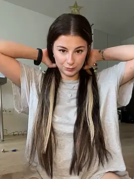 Mia-Minou online show from 11-28-25, 12:30