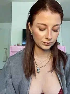 Mia-Minou online show from 04-21-26, 07:58