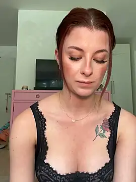 Mia-Minou online show from 06-10-26, 01:10