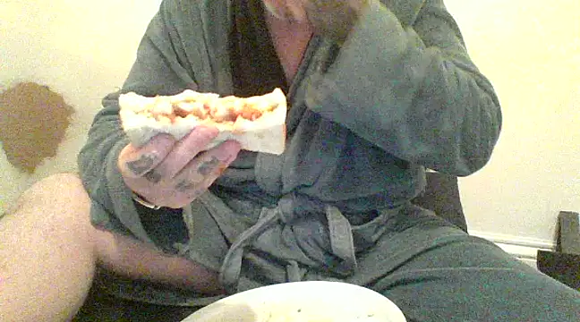 Snapshot of oldenglishguy chatting on 12-05-24, 07:17 oldenglishguy online show from 12-05-24, 07:17