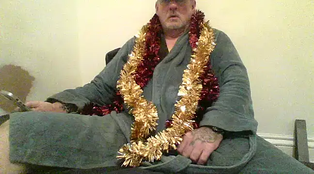 Snapshot of oldenglishguy chatting on 12-25-24, 06:31 oldenglishguy online show from 12-25-24, 06:31