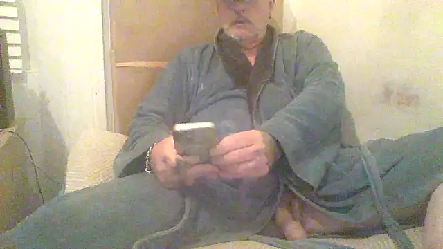 Snapshot of oldenglishguy chatting on 11-27-25, 08:11 oldenglishguy online show from 11-27-25, 08:11