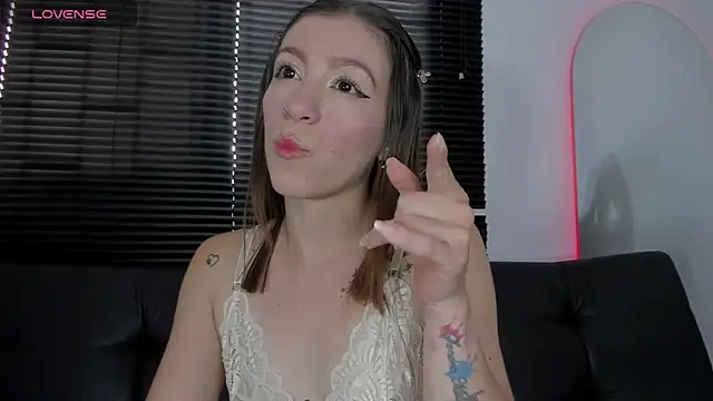 roxanne jones1 online show from 04-22-26, 09:27