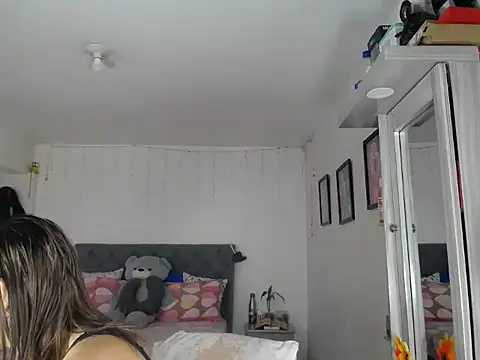 Snapshot of Corina_hot chatting on 09-24-25, 08:34 Corina hot online show from 09-24-25, 08:34