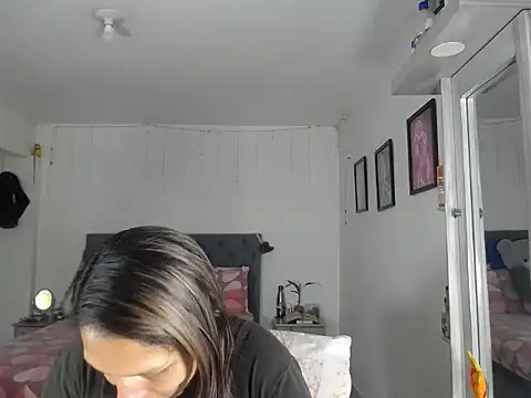 Snapshot of Corina_hot chatting on 10-04-25, 08:51 Corina hot online show from 10-04-25, 08:51