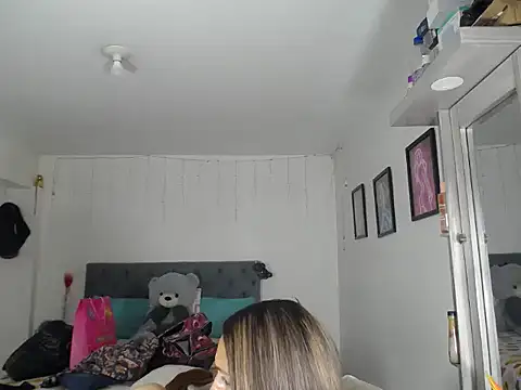 Snapshot of Corina_hot chatting on 10-11-25, 04:38 Corina hot online show from 10-11-25, 04:38