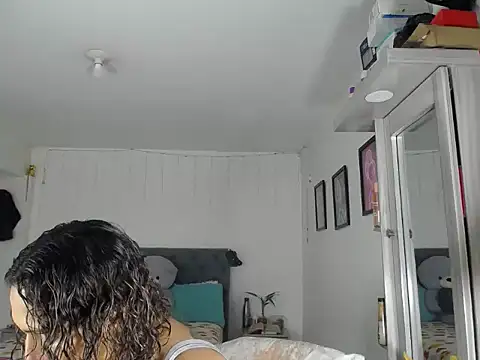 Snapshot of Corina_hot chatting on 10-14-25, 07:58 Corina hot online show from 10-14-25, 07:58