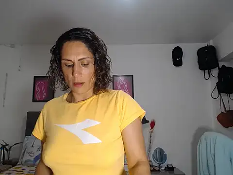 Snapshot of Corina_hot chatting on 12-02-25, 10:16 Corina hot online show from 12-02-25, 10:16