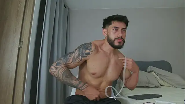 Snapshot of alexxxmachine chatting on 10-29-25, 12:02 alexxxmachine online show from 10-29-25, 12:02