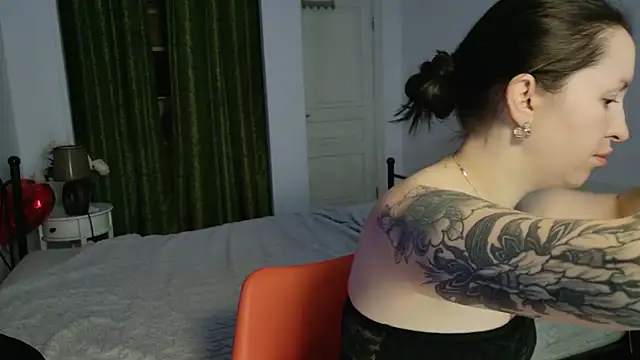 VioletCatt online show from 04-07-26, 05:41