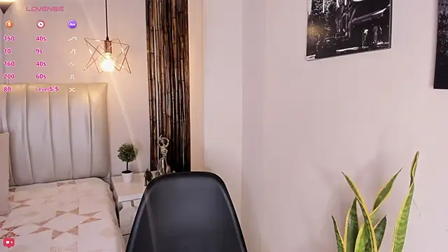 Snapshot of Zuzu_sweet chatting on 05-06-26, 07:41 Zuzu sweet online show from 05-06-26, 07:41