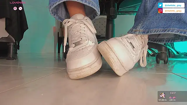 charlotte  grey online show from 10-17-25, 08:33