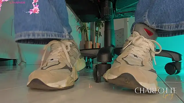 charlotte  grey online show from 12-04-25, 07:55