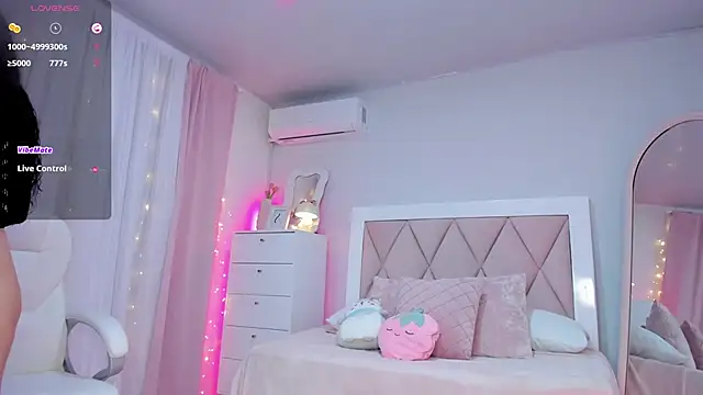 Snapshot of ania_sweet18 chatting on 02-22-25, 12:16 ania sweet18 online show from 02-22-25, 12:16