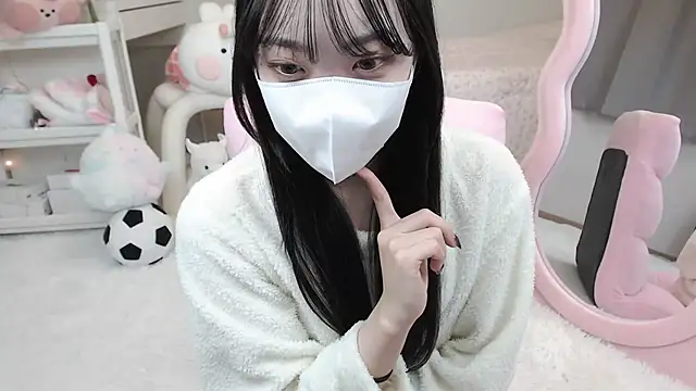 momo room online show from 12-19-24, 10:02