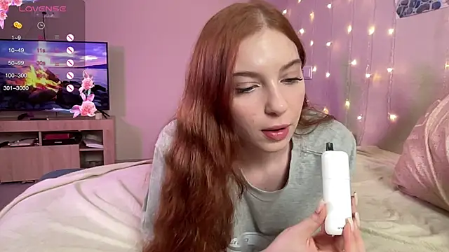Snapshot of cinnabon_girls chatting on 01-17-25, 06:02 cinnabon girls online show from 01-17-25, 06:02