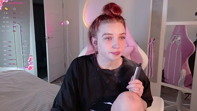 Snapshot of cinnabon_girls chatting on 10-13-25, 05:07 cinnabon girls online show from 10-13-25, 05:07