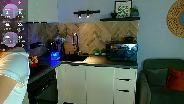 Hannah Carr online show from 04-17-26, 09:07