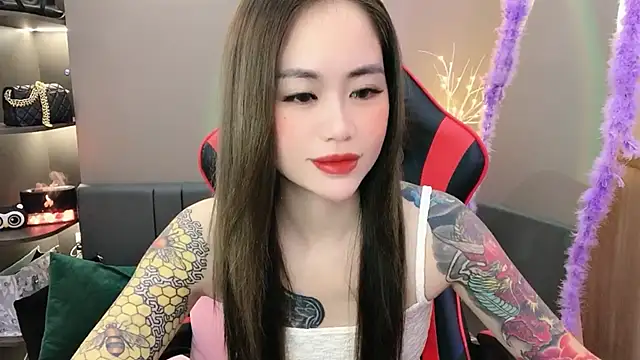 Snapshot of witch-39 chatting on 12-26-24, 04:43 witch-39 online show from 12-26-24, 04:43