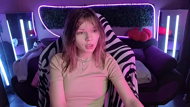 LitaBrom online show from 11-18-25, 09:03