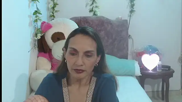 italagomez  online show from 10-21-25, 11:16