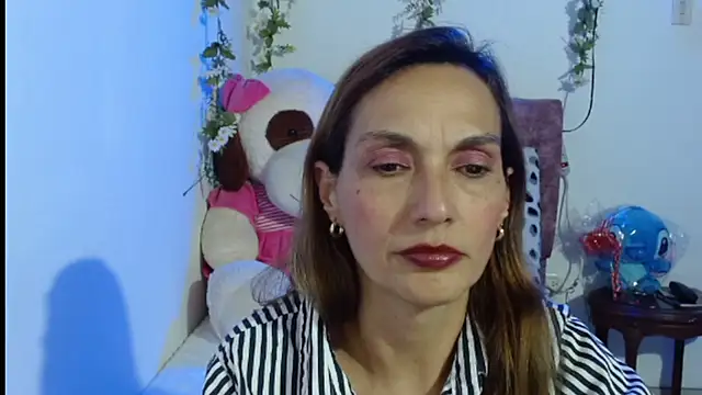 italagomez  online show from 11-28-25, 12:24