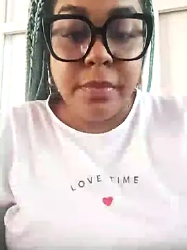 Snapshot of ELLA_KELLY chatting on 01-12-25, 12:44 ELLA KELLY online show from 01-12-25, 12:44