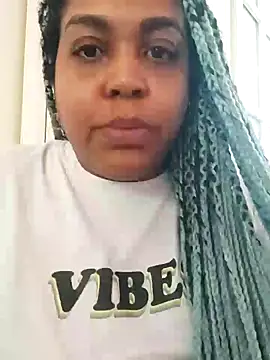 Snapshot of ELLA_KELLY chatting on 01-27-25, 12:05 ELLA KELLY online show from 01-27-25, 12:05