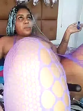 Snapshot of ELLA_KELLY chatting on 02-25-25, 03:05 ELLA KELLY online show from 02-25-25, 03:05