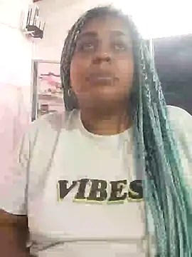 Snapshot of ELLA_KELLY chatting on 03-08-25, 11:48 ELLA KELLY online show from 03-08-25, 11:48