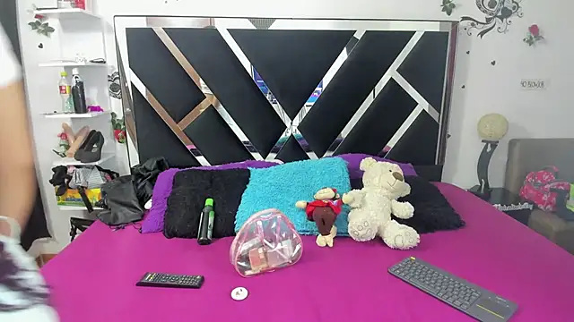 Snapshot of 1lovelygirls chatting on 01-30-25, 11:44 1lovelygirls online show from 01-30-25, 11:44