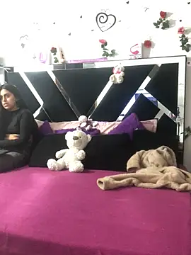 Snapshot of 1lovelygirls chatting on 09-10-25, 12:05 1lovelygirls online show from 09-10-25, 12:05