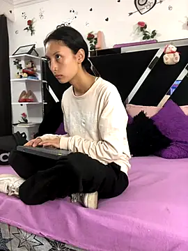 Snapshot of 1lovelygirls chatting on 10-09-25, 12:03 1lovelygirls online show from 10-09-25, 12:03