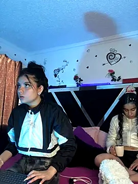 Snapshot of 1lovelygirls chatting on 10-18-25, 12:28 1lovelygirls online show from 10-18-25, 12:28