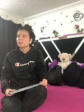 Snapshot of 1lovelygirls chatting on 10-29-25, 12:07 1lovelygirls online show from 10-29-25, 12:07