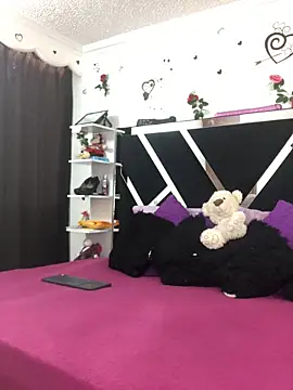 Snapshot of 1lovelygirls chatting on 11-04-25, 12:04 1lovelygirls online show from 11-04-25, 12:04