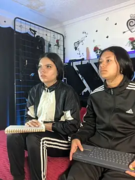 Snapshot of 1lovelygirls chatting on 11-17-25, 12:22 1lovelygirls online show from 11-17-25, 12:22