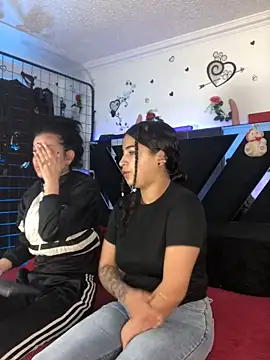 Snapshot of 1lovelygirls chatting on 11-19-25, 12:27 1lovelygirls online show from 11-19-25, 12:27