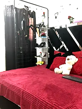 Snapshot of 1lovelygirls chatting on 11-25-25, 12:05 1lovelygirls online show from 11-25-25, 12:05