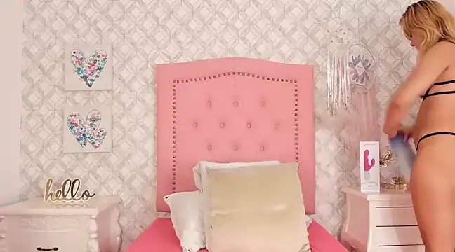 Sara  Williams online show from 01-10-25, 03:39