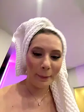 Snapshot of ChloeMarsch chatting on 10-01-25, 04:18 ChloeMarsch online show from 10-01-25, 04:18