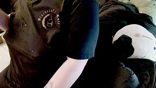 Snapshot of doomednympho chatting on 03-30-26, 06:42 doomednympho online show from 03-30-26, 06:42