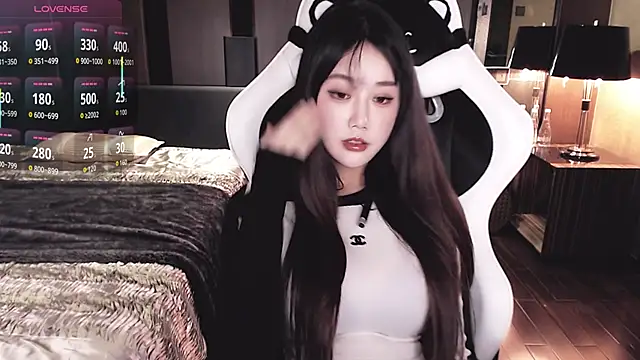 Snapshot of Cartier-__Daji- chatting on 10-26-25, 01:06 Cartier- Daji- online show from 10-26-25, 01:06