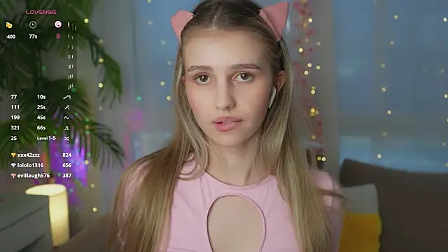 Snapshot of Fluffy-Angel chatting on 12-25-24, 11:54 Fluffy-Angel online show from 12-25-24, 11:54