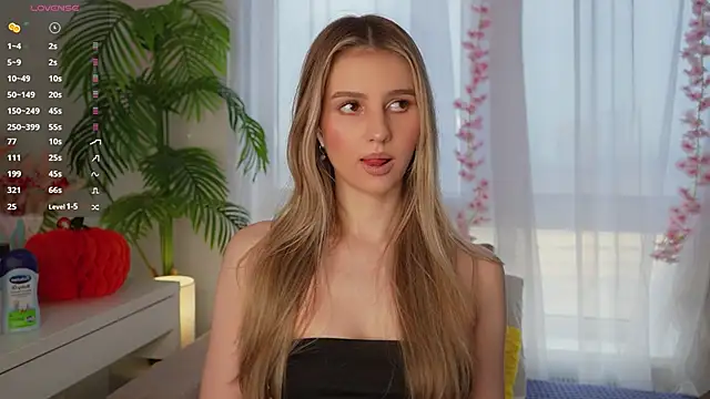 Snapshot of Fluffy-Angel chatting on 03-11-25, 08:41 Fluffy-Angel online show from 03-11-25, 08:41