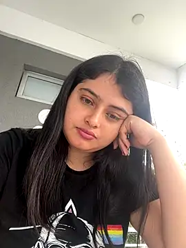 Stephania 18 online show from 09-17-25, 06:42