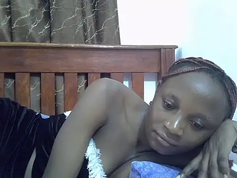 Snapshot of SpicyPetite chatting on 03-27-26, 07:25 SpicyPetite online show from 03-27-26, 07:25