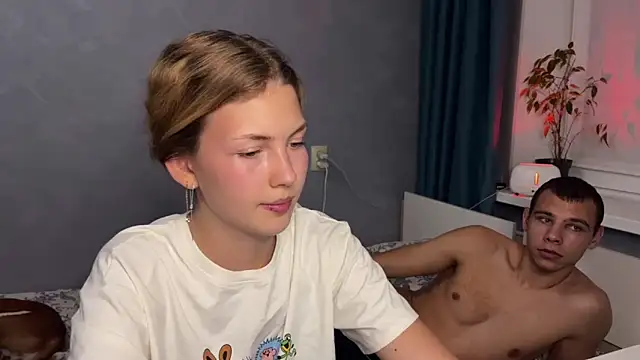 Snapshot of BeaKristy chatting on 10-28-25, 02:42 BeaKristy online show from 10-28-25, 02:42