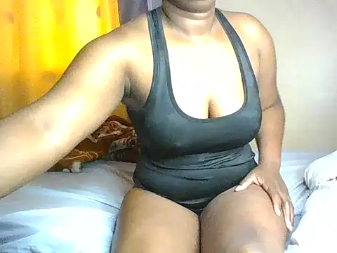Snapshot of Missshelo chatting on 05-21-26, 05:47 Missshelo online show from 05-21-26, 05:47